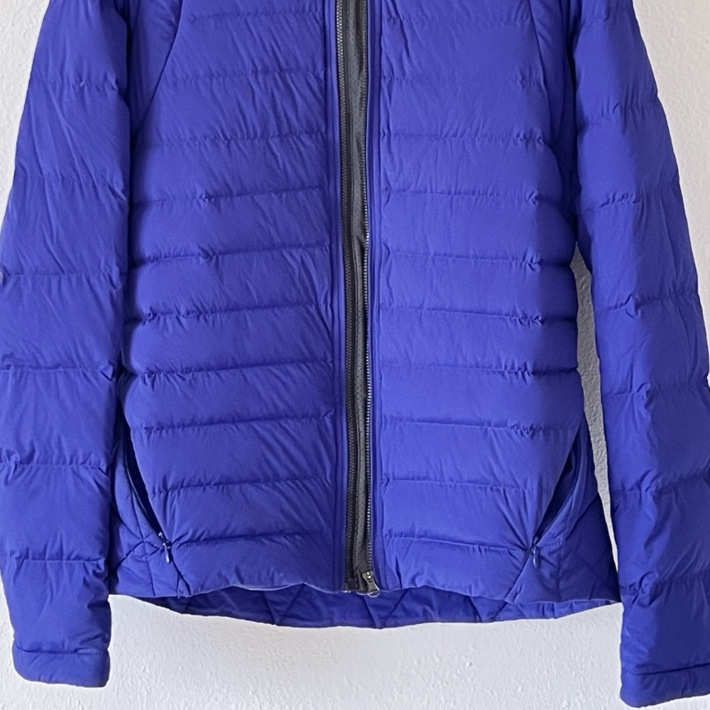 Lululemon Fluffed Up Down Jacket in Pigment Blue Size 10 - Picture 4 of 15